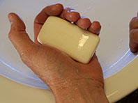 Антибактериальное мыло приводит к истончению костей - «Новости Медицины»