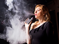 Электронные сигареты, как и обычные, вызывают "кашель курильщика" - «Новости Медицины»