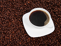 Кофеин спасает любителей жирной пищи, доказали тесты - «Новости Медицины»