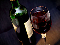 Красное вино работает не хуже пребиотиков, доказал анализ - «Новости Медицины»