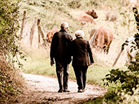Медики: чтобы стать долгожителем, нужно ходить максимально быстро - «Новости Медицины»