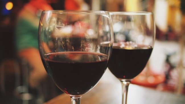 Красное вино помогает забеременеть - «Новости Медицины»