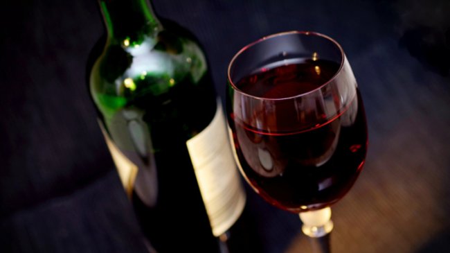 Один маленький бокал вина в день разрушает сердце - «Новости Медицины»