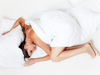 Некоторые позы сна провоцируют проблемы со здоровьем, заявляют медики - «Новости Медицины»
