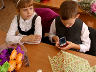 Российские школьники и учителя могут лишиться телефонов на время учебы - «Новости Медицины»