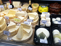 Сыр признан небезопасным продуктом для некоторых людей - «Новости Медицины»
