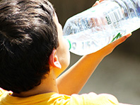 Университет Иллинойса показал, насколько важно пить простую воду - «Новости Медицины»