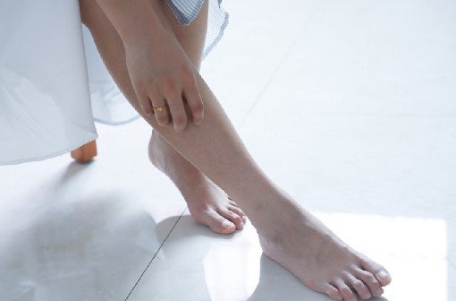 Синдром беспокойный ног может быть признаком дефицита витамина D - «Новости Медицины»