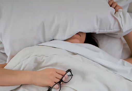 Офтальмолог Никитина объяснила причины сна с приоткрытыми глазами - «Новости Медицины»