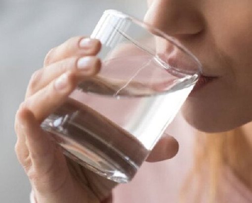 Гастроэнтеролог Дианова рассказала о последствиях замены воды другими напитками - «Гастроэнтерология»