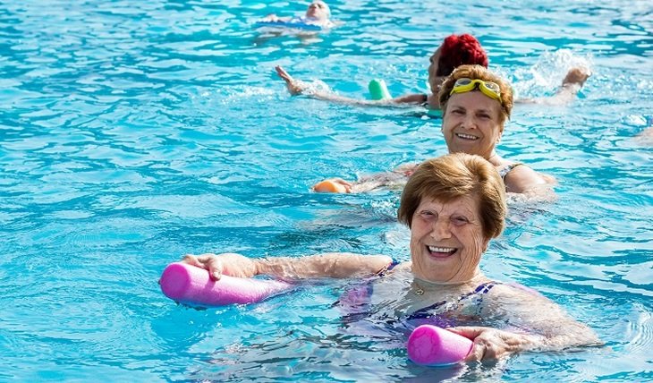 Занятия плаванием помогают при остеохондрозе и грыжах - «Новости Медицины»