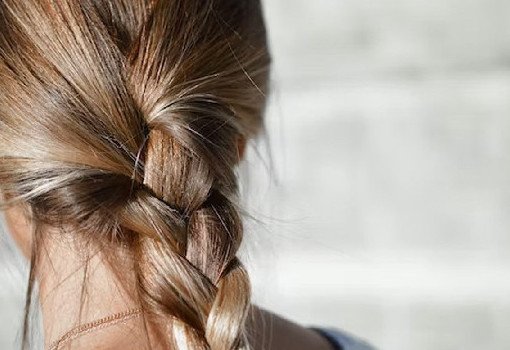 Трихолог Нагайцева рассказала о причинах выпадения волос у женщин - «Новости Медицины»