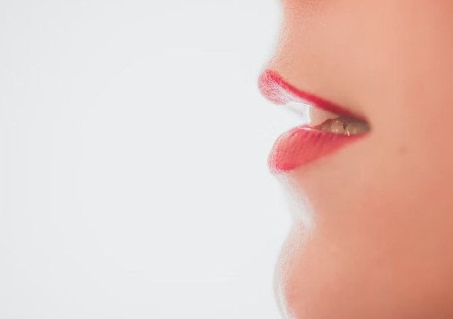 Сухостью во рту могут проявляться диабет и другие серьезные заболевания - «Новости Медицины»