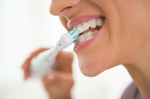 Стоматолог посоветовал не чистить зубы до завтрака - «Стоматология»