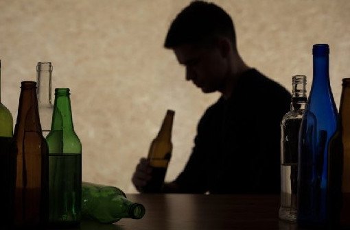 Ученые: родителям не стоит предлагать алкоголь подросткам - «Педиатрия»