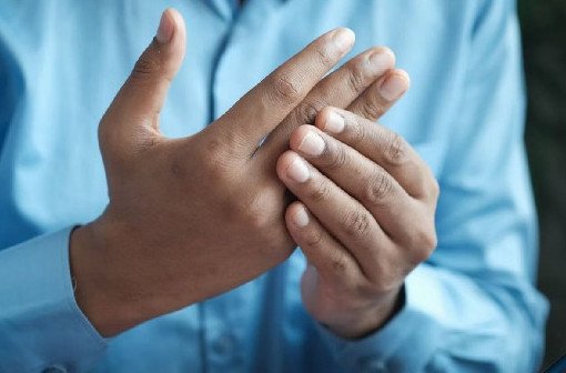Невролог Фролова: причины покалывания в пальцах могут быть патологическими - «Новости Медицины»