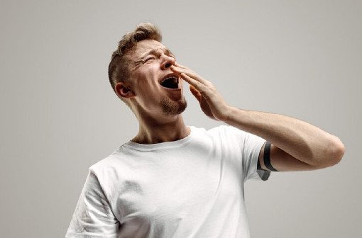 Слишком частая зевота может возникать из-за инсульта или опухоли мозга - «Новости Медицины»