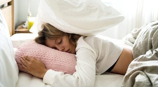 Ученые выяснили, как недосыпание влияет на женщин - «Гинекология»