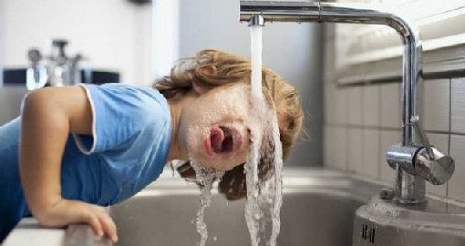 Почему не надо отказываться от водопроводной воды? - «Педиатрия»