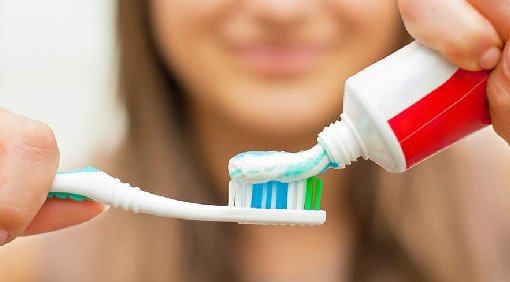 Стоматолог предупредила о рисках при использовании электрической зубной щётки - «Стоматология»