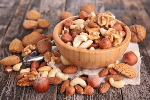 С какими продуктами лучше не есть орехи: очень полезны, но могут и навредить - «Новости Медицины»
